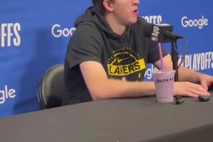 湖人的进攻问题出在哪？里夫斯：就是球没投进，我和老詹都有好几个球涮筐而出！